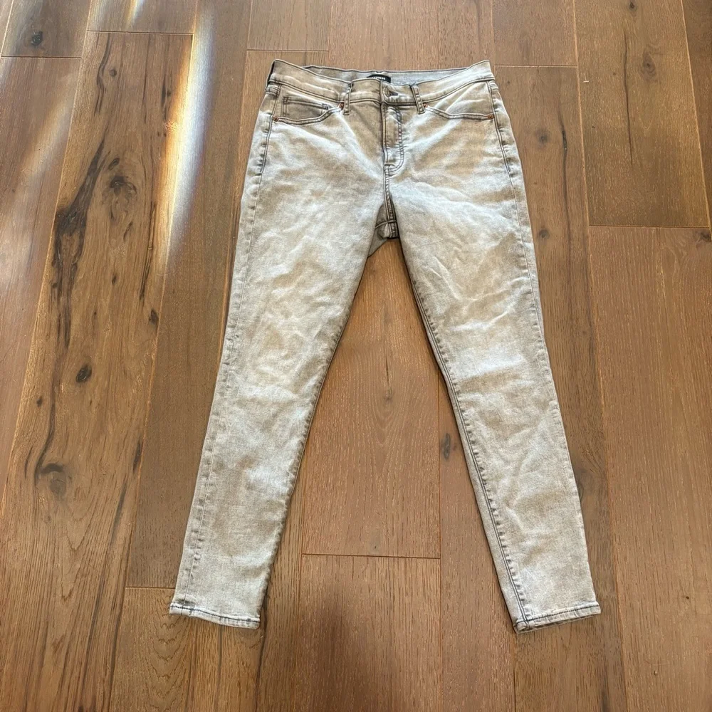 EXPRESS $80 Grey Acid Wash Mid-Rise Skinny Jeans 12R like new stretch